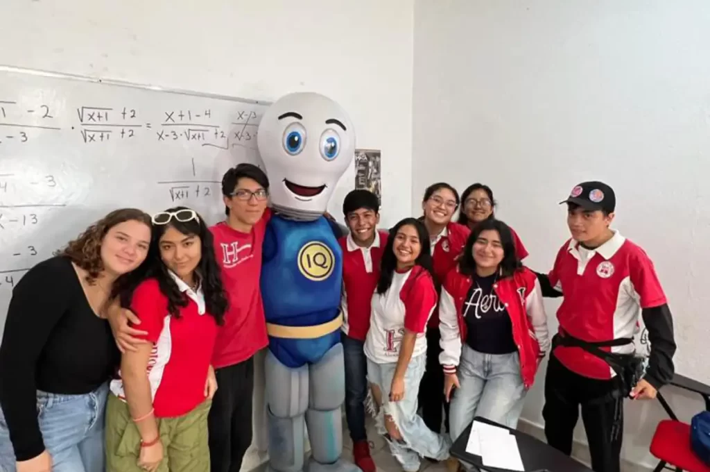 IQ English Xalapa Con Alumnos De La Preparatoria Alexander Von Humboldt